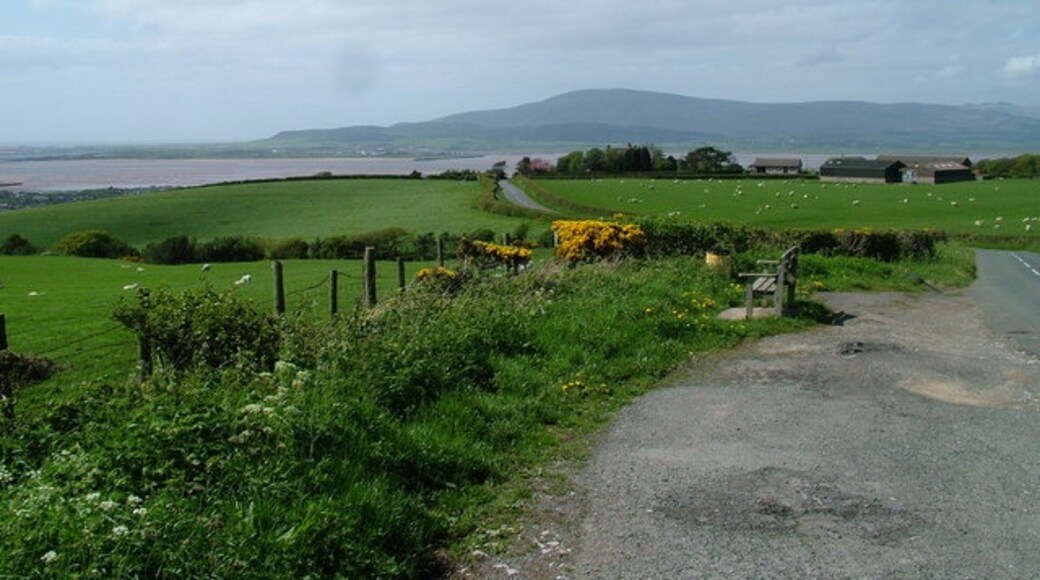 Photo "Askam-in-Furness" by David Brown (CC BY-SA) / Cropped from original