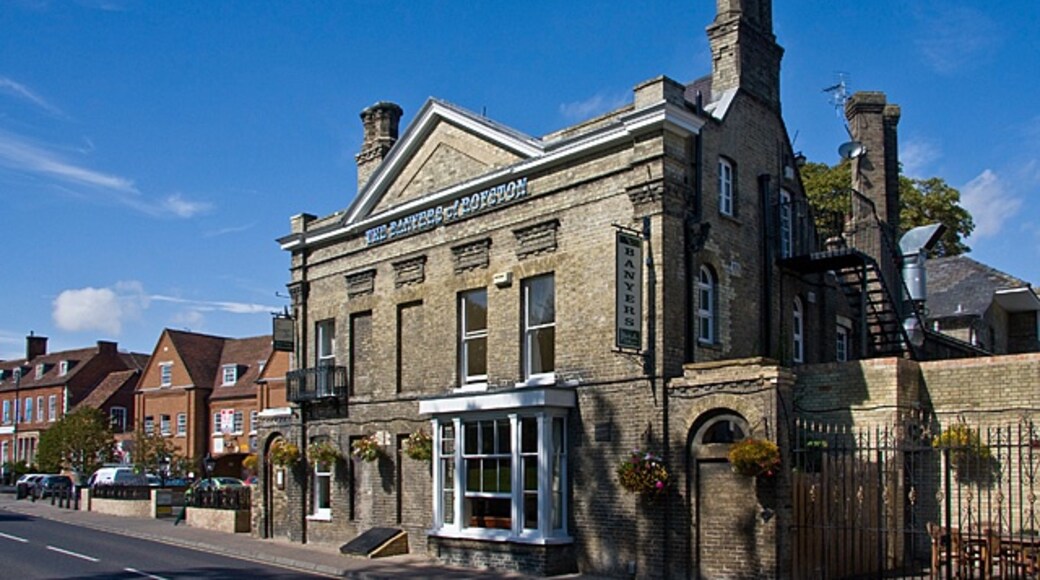 Photo "Priory Gardens" by Martin Addison (CC BY-SA) / Cropped from original