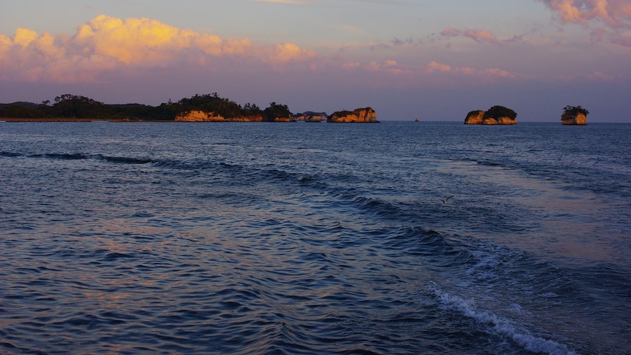 Photo "浦戸諸島 Urato Islands" by Tomofumi Sato (Creative Commons Attribution-Share Alike 3.0) / Cropped from original