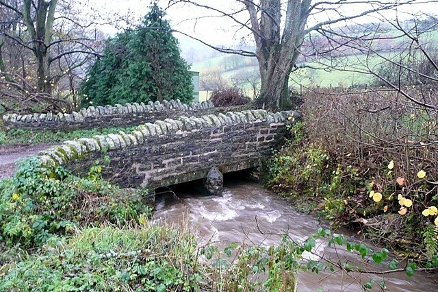 Photo "Bettws-y-Crwyn" by Graham Horn (CC BY-SA) / Cropped from original