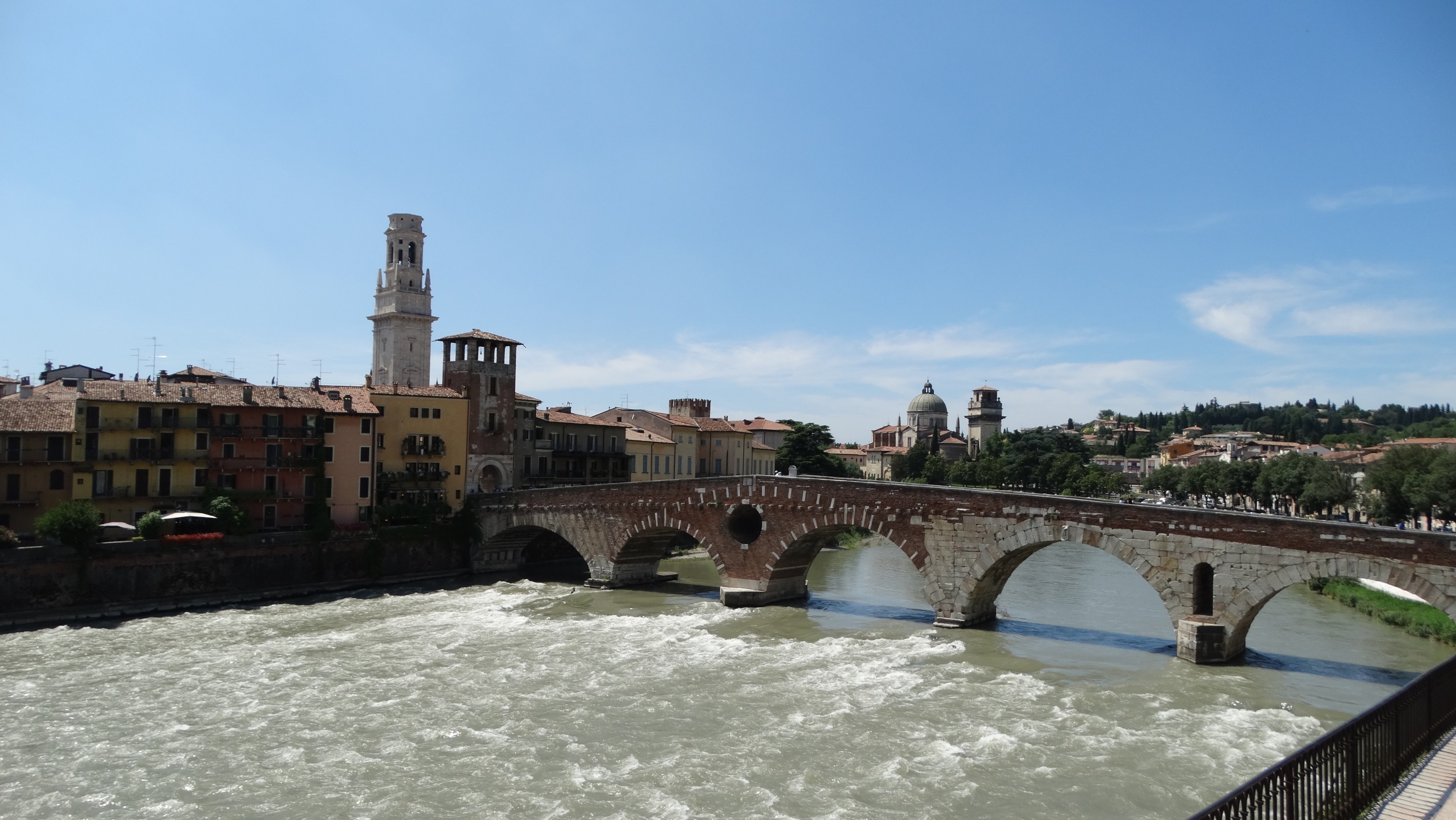 Ponte Pietra in Verona Expedia.de