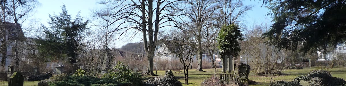 Photo "Der Alte Friedhof in Dillenburg" by Useibert (page does not exist) (Creative Commons Attribution-Share Alike 4.0) / Cropped from original