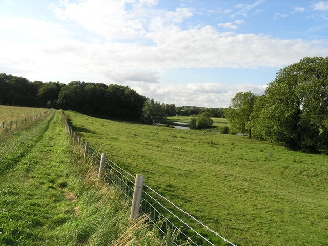 John Bunyan Trail and River Ouse The wood on the left is called "Wood Craft" on the 1:25000 map.