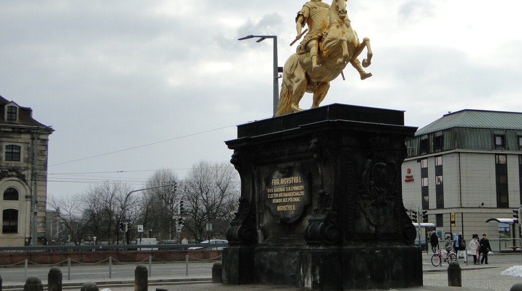 Foto „Goldener Reiter“ von Nikolai Karaneschev (CC BY)/zugeschnittenes Original