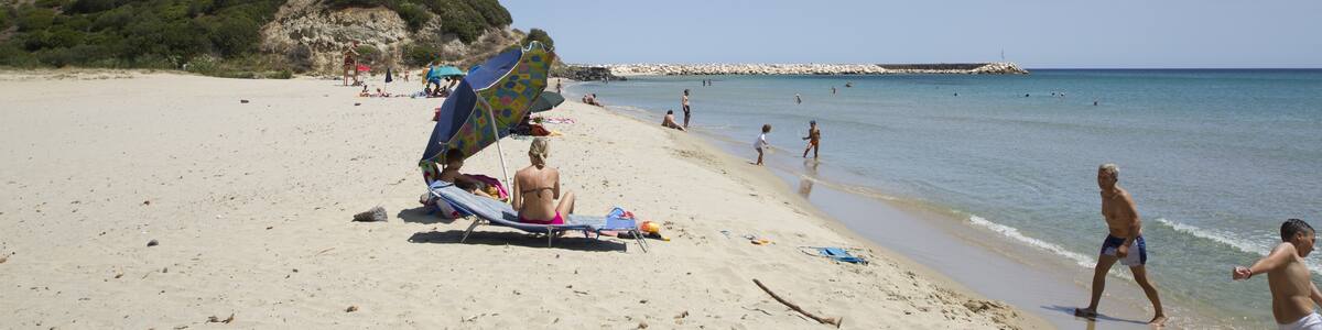 Photo "Cala Osala, Dorgali NU, Sardinia, Italy" by trolvag (Creative Commons Attribution-Share Alike 3.0) / Cropped from original