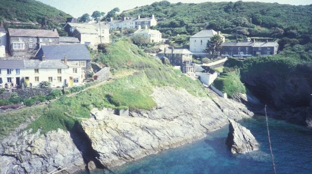 Photo "Portloe" by Andrew Longton (CC BY-SA) / Cropped from original
