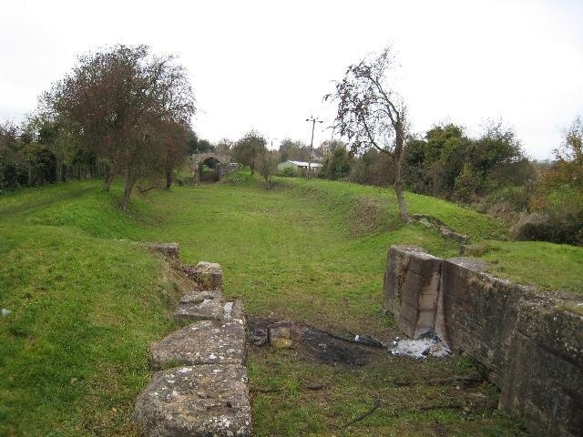 Photo "Siddington" by David Stowell (CC BY-SA) / Cropped from original