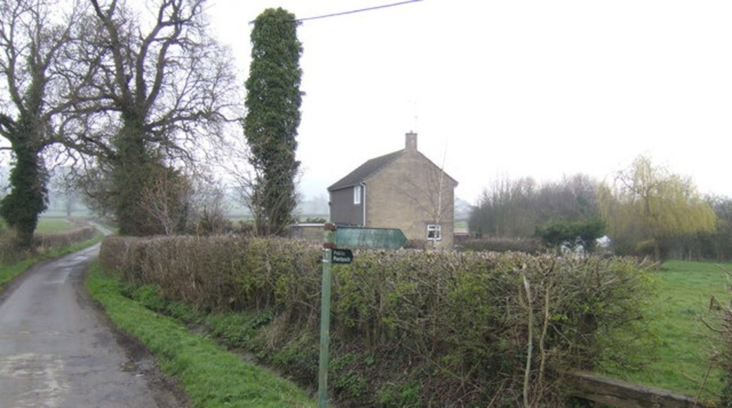 "Kingswood"-foto av Jonathan Billinger (CC BY-SA) / Urklipp från original