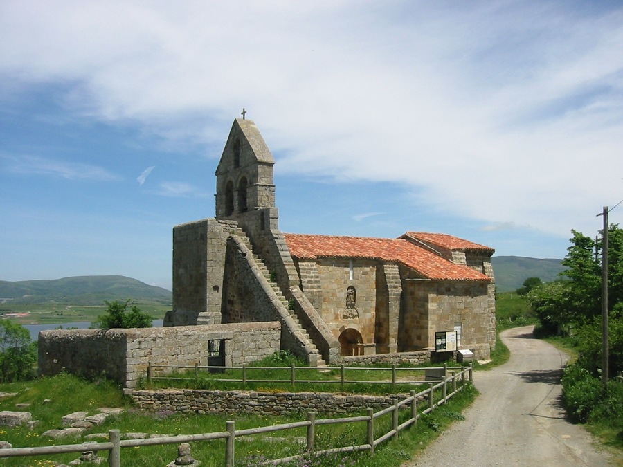 Kirche in Rotortilla am Embalse de Ebro