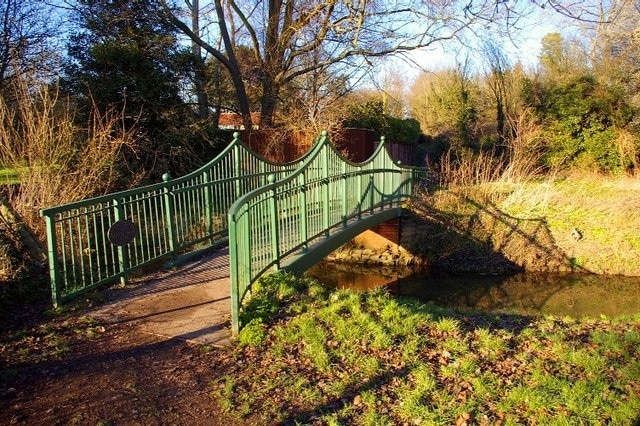 Kuva ”Little Abington” käyttäjältä James Yardley (CC BY-SA) / rajattu alkuperäisestä kuvasta