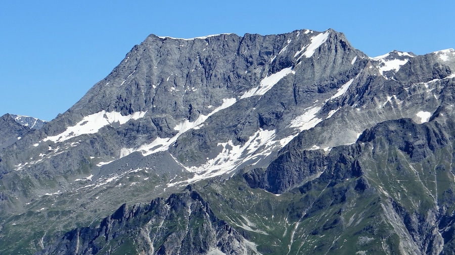 Photo "Grand Bec (3087m)" by Ibex73 (Creative Commons Attribution-Share Alike 4.0) / Cropped from original