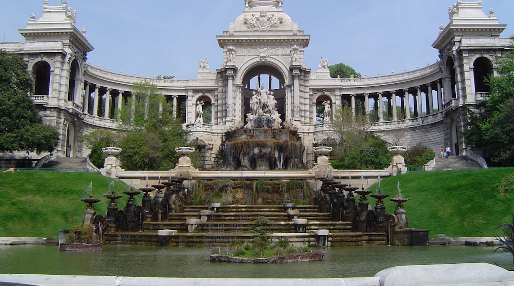 Photo "Palais Longchamps" by Padrecardu (page does not exist) (CC BY-SA) / Cropped from original