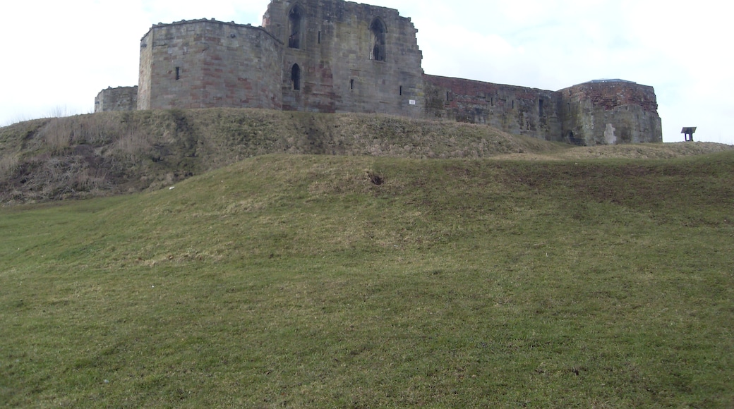 Foto „Stafford Castle“ von Otourly (CC BY-SA)/zugeschnittenes Original
