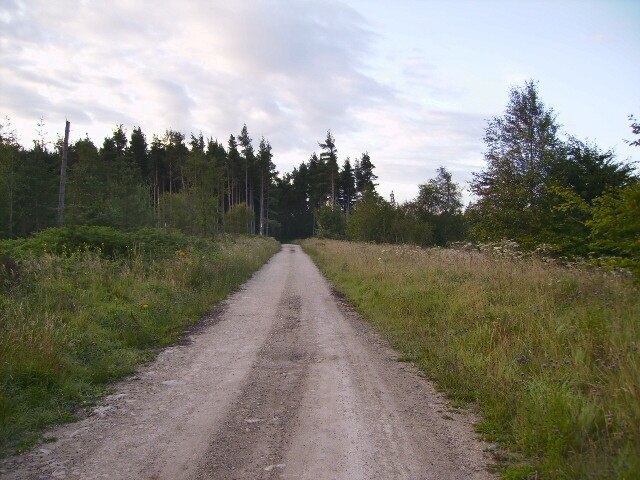 Photo "Darncombe-cum-Langdale End" by Phil Catterall (CC BY-SA) / Cropped from original