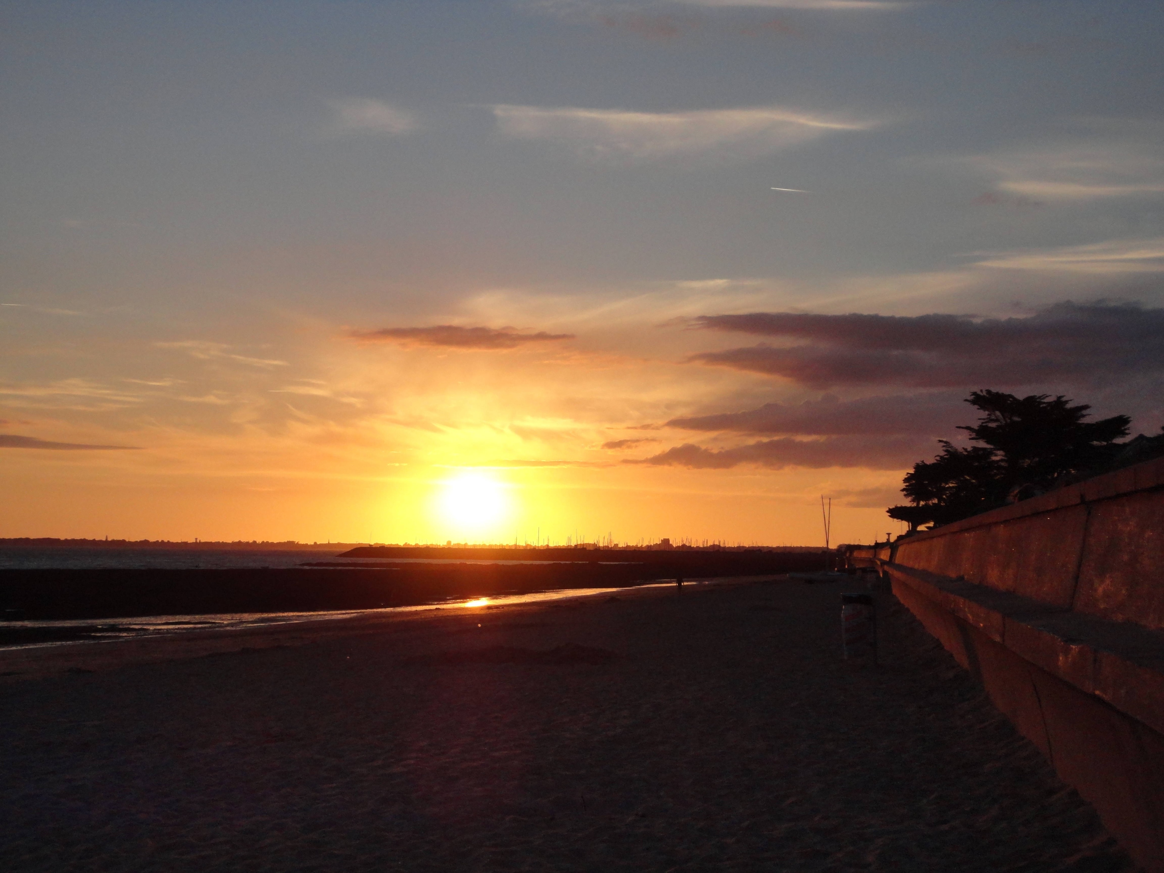 照片“<h2>波尼歇的海滩附近最受欢迎的住宿</h2>” 拍摄者：Gzen92（CC BY-SA）原片经过裁剪