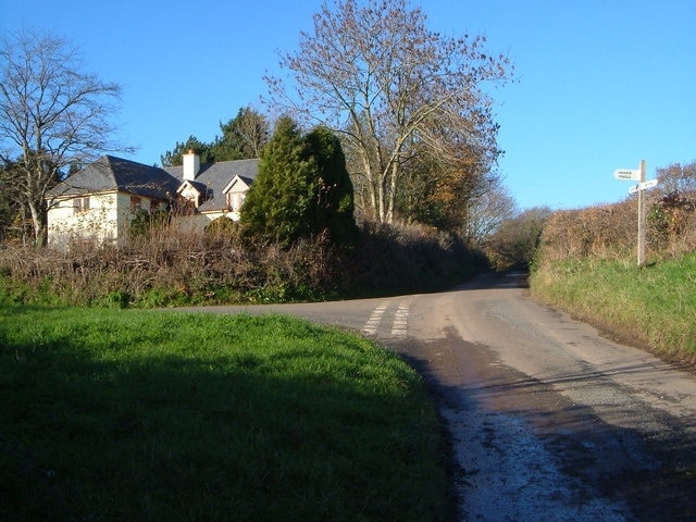 Crossways. The unnamed junction is also seen in 290560. The house faces onto 186236, which is a few yards away up the lane ahead.