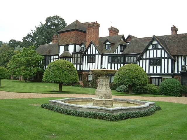 Photo "Wing" by Rob Farrow (CC BY-SA) / Cropped from original