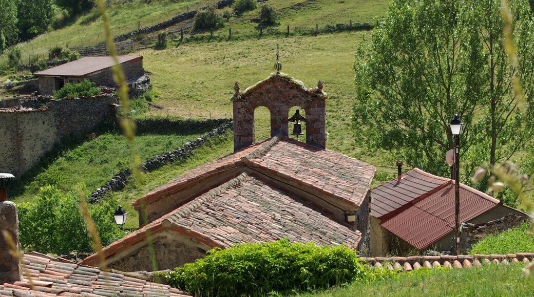 Photo "Carmenes" by David Perez (CC BY) / Cropped from original