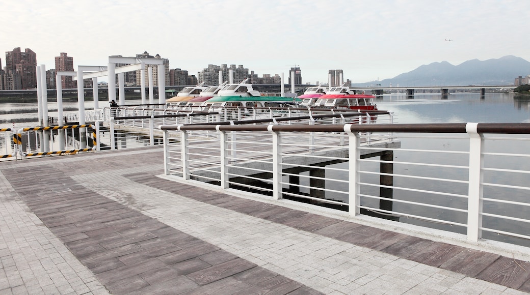 Foto ‘Dadaocheng-pier’ van MiNe (CC BY) / bijgesneden versie van origineel