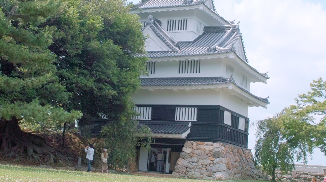 Photo "Yoshida Castle" by ESU (CC BY) / Cropped from original