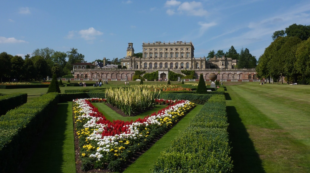 Photo "Cliveden House" by Adrian Farwell (CC BY) / Cropped from original