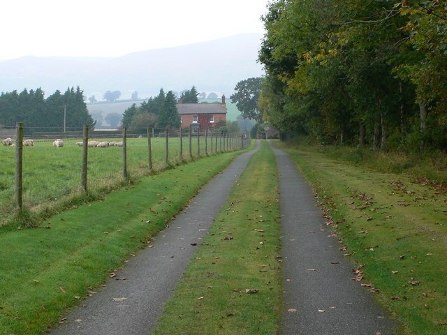 Photo "Westbury" by Eirian Evans (CC BY-SA) / Cropped from original