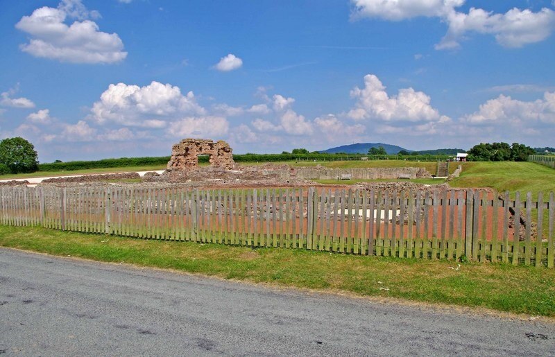 Photo "Wroxeter and Uppington" by P L Chadwick (CC BY-SA) / Cropped from original