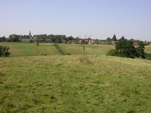 Kuva ”Great Doddington” käyttäjältä Kokai (CC BY-SA) / rajattu alkuperäisestä kuvasta