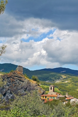I ruderi del castello visti da sud