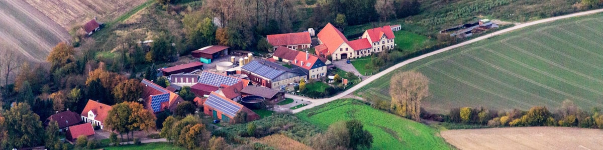 Photo "Note: The photo was taken from an airplane and was photographed through glass." by Dietmar Rabich (Creative Commons Attribution-Share Alike 4.0) / Cropped from original
