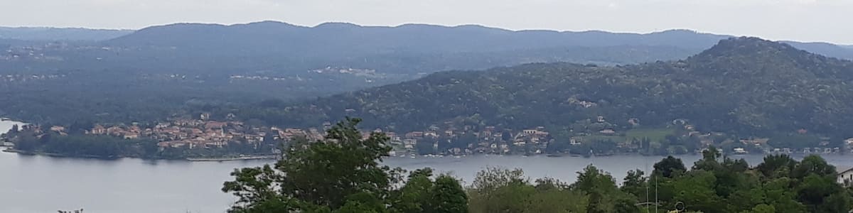 Photo "Vista dalla chiesa di San Giorgio" by Ili5678 (page does not exist) (Creative Commons Attribution-Share Alike 4.0) / Cropped from original