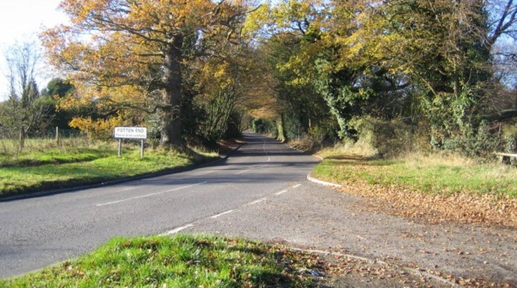 "Nettleden with Potten End"-foto av Nigel Cox (CC BY-SA) / Urklipp från original