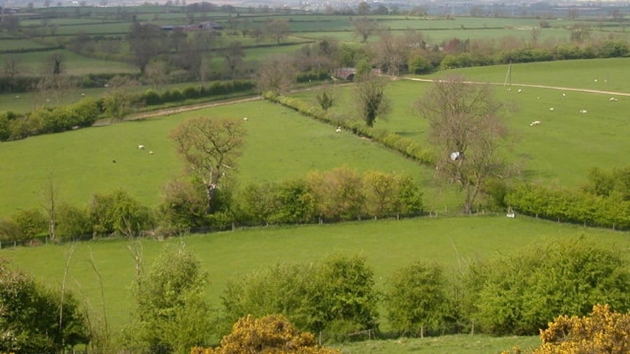 Photo "Crick-Crack's Hill Looking north west from the top of the hill towards the canal bridge and the road to Crackshill Farm." by Ian Rob (Creative Commons Attribution-Share Alike 2.0) / Cropped from original