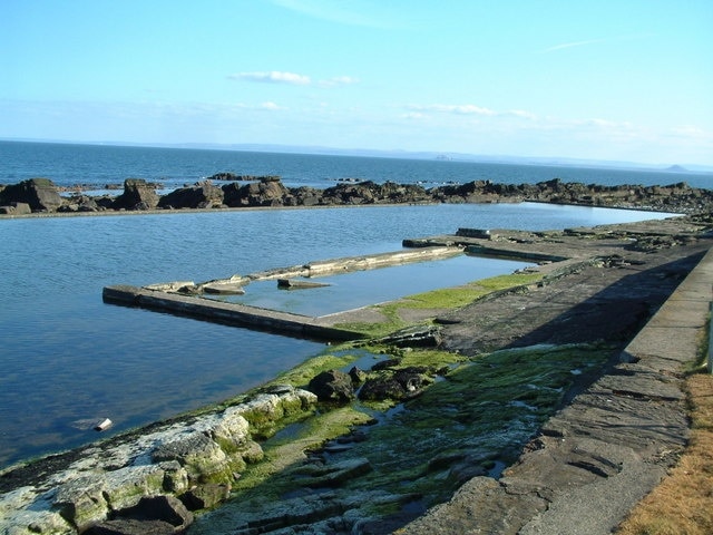 Cardinal's Steps This swimming pool, freshly refilled twice a day by the tides, was despite its often chilly water temperatures a popular spot with local residents and summer visitors alike for many years until after WW2. It then fell into disuse, was vandalised and the local council decided to stop maintaining it.