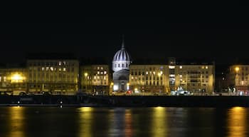 Night view of quai de la Fosse