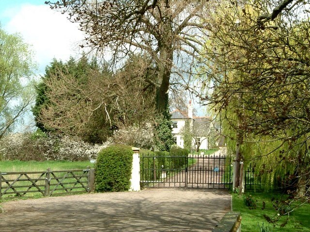 Photo "Great and Little Kimble cum Marsh" by Rob Farrow (CC BY-SA) / Cropped from original