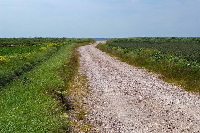 Farm Path. This farm path links two public footpaths that follow the old and new sea walls, although it does not appear to be a right of way.