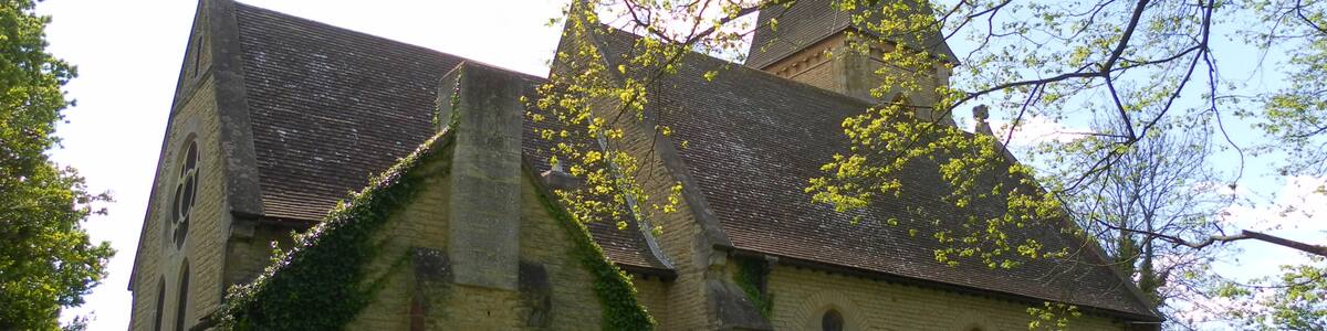 Photo "St Michael and All Angels Church, Lowfield Heath, Crawley, West Sussex, England. The former Anglican church in the former village of Lowfield Heath. Now a Seventh-Day Adventist Church. Listed at Grade II* by English Heritage (ref #363337)" by undefined (Creative Commons Zero, Public Domain Dedication) / Cropped from original