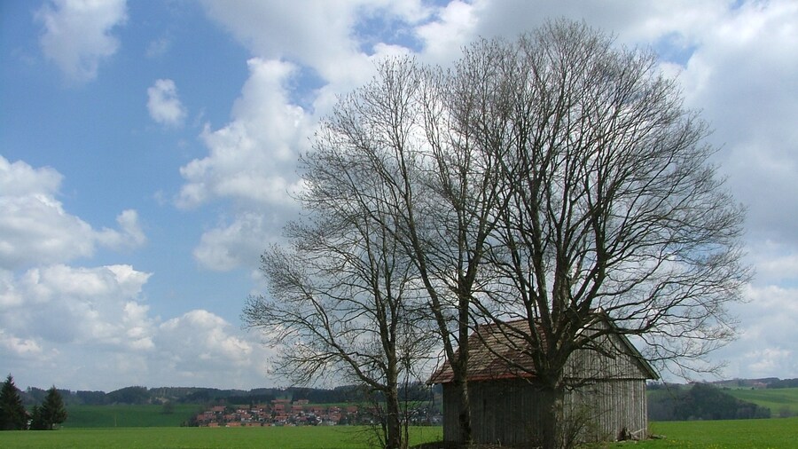 Photo "Obergünzburg" by Richard Mayer (Creative Commons Attribution 3.0) / Cropped from original