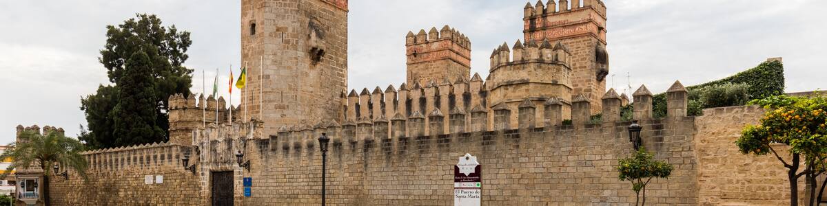 Photo "Castle of San Marcos, El Puerto de Santa María, Cádiz, Spain" by Diego Delso (Creative Commons Attribution-Share Alike 4.0) / Cropped from original