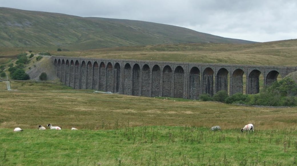 Photo "Ribblehead Viaduct" by Russell Greig (CC BY-SA) / Cropped from original