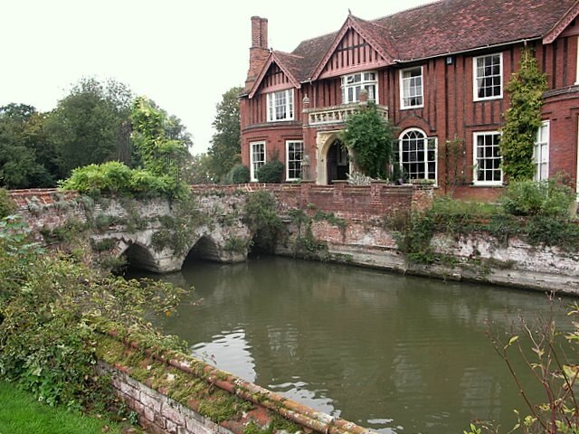 Kuva ”Boxted” käyttäjältä David Ayrton (CC BY-SA) / rajattu alkuperäisestä kuvasta