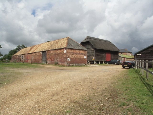 Hurn Bridge Farm These old farm buildings are now part of an equestrian centre, although some farming activities appear to continue.