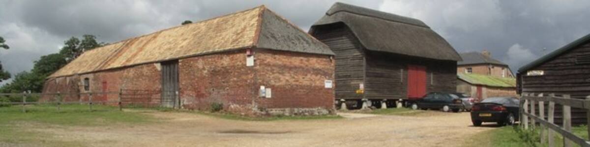 Photo "Hurn Bridge Farm These old farm buildings are now part of an equestrian centre, although some farming activities appear to continue." by Mike Smith (Creative Commons Attribution-Share Alike 2.0) / Cropped from original