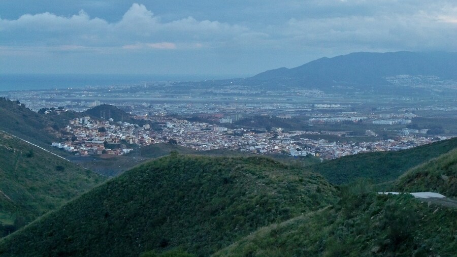Photo "West view of Málaga, Spain, from Montes de Málaga." by Dcapillae (Creative Commons Attribution-Share Alike 4.0) / Cropped from original