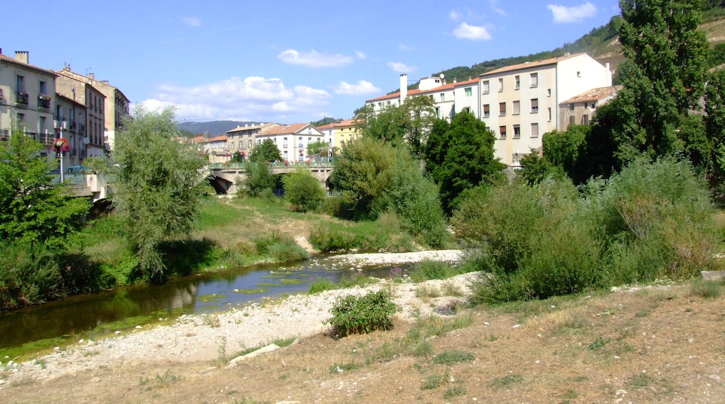 Kuva ”Lodeve” käyttäjältä Clem Rutter, Rochester Kent (CC BY) / rajattu alkuperäisestä kuvasta