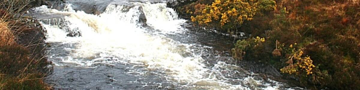 Photo "Kinloch River. From the same viewpoint as 28852. There's quite a difference when the river is in spate." by Anne Burgess (Creative Commons Attribution-Share Alike 2.0) / Cropped from original