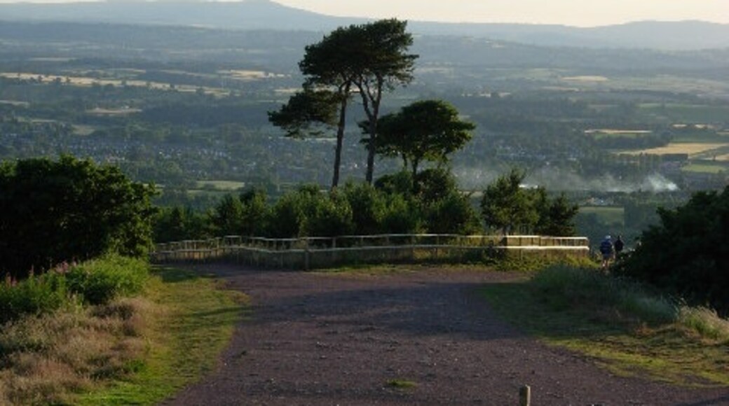 Photo "Clent Hills Country Park" by Val Vannet (CC BY-SA) / Cropped from original