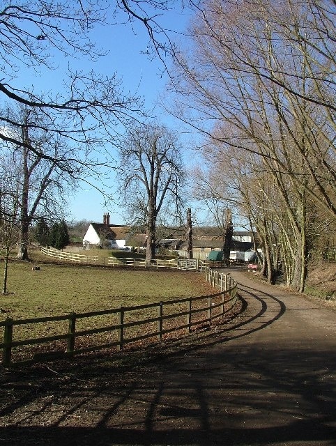 Photo "Aston" by Robin Hall (CC BY-SA) / Cropped from original