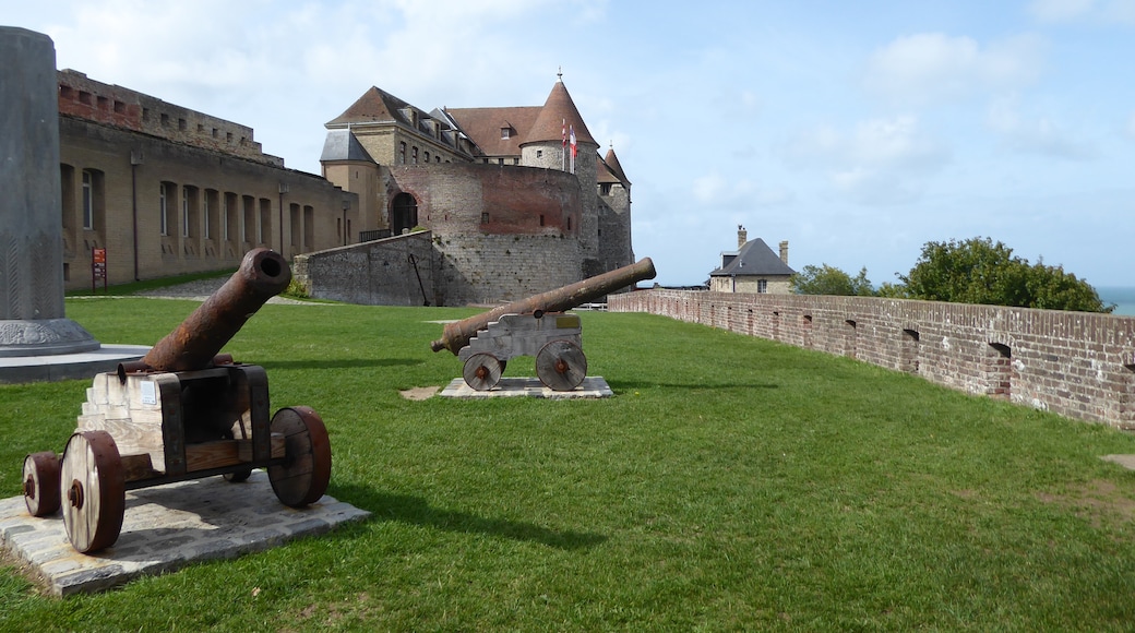 Foto “Chateau de Dieppe” tomada por Xavier Vallais (page does not exist) (CC BY-SA); recorte de la original